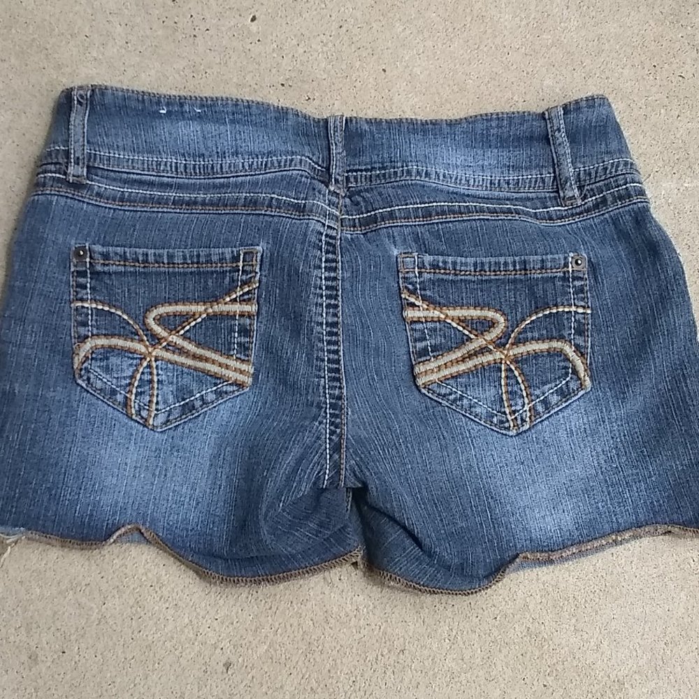 Comfy and Stretchy Jean Shorts size 7  by SO - Picture 2 of 3